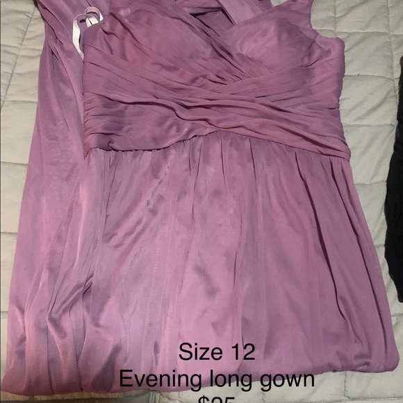 Dresses - Picture 4 of 4